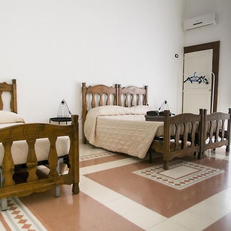 Palazzo Italia Apartments Барі Екстер'єр фото