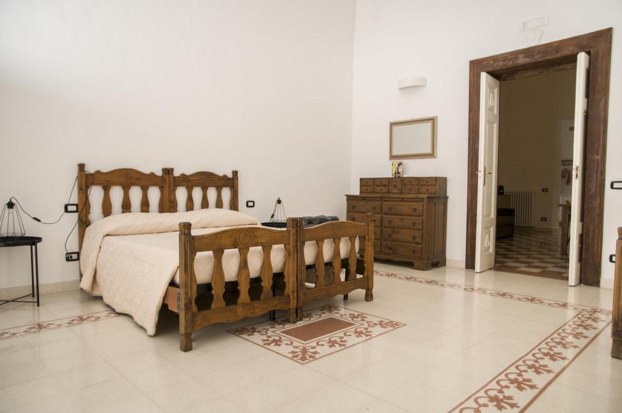 Palazzo Italia Apartments Барі Екстер'єр фото