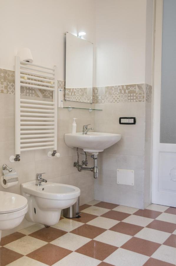 Palazzo Italia Apartments Барі Екстер'єр фото